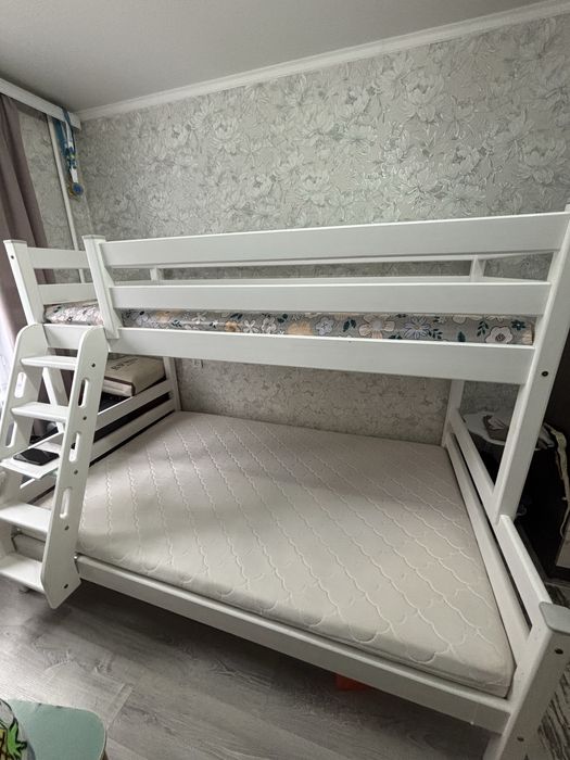 Продам двухъярусную кровать