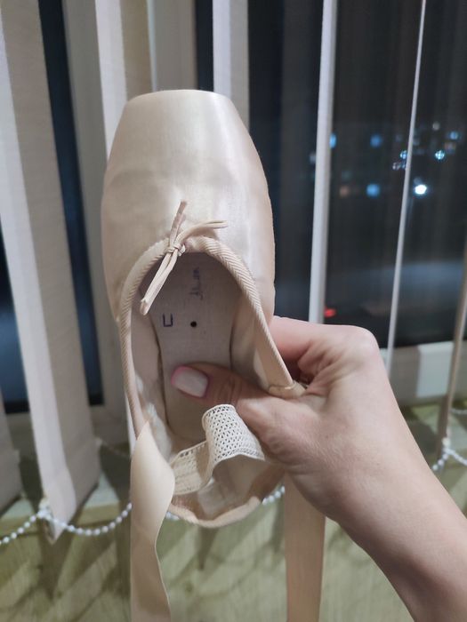 Продам Пуанты балетные б/у.