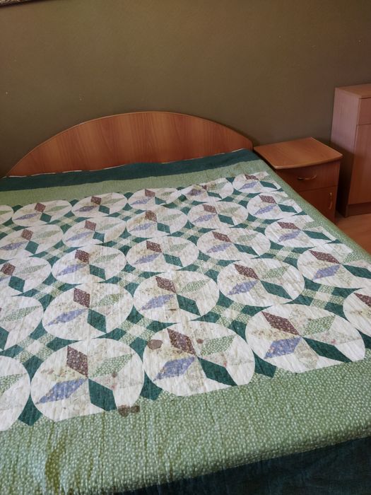 Кровать двуспальная.