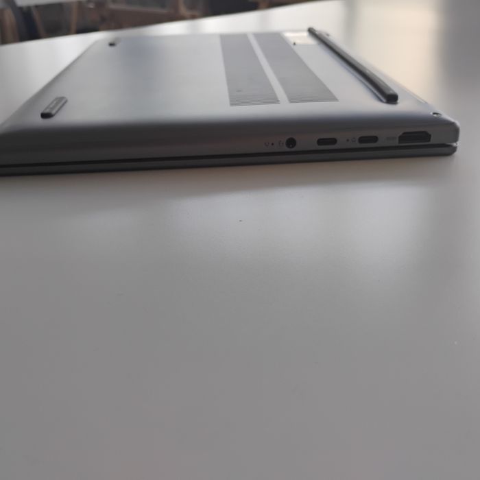 Laptop Lenovo Windows 11 Pro vând laptop Lenovo cu Windows 11 Pro în stare foarte buna