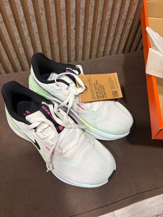 Продам оригиральные кроссовки Nike