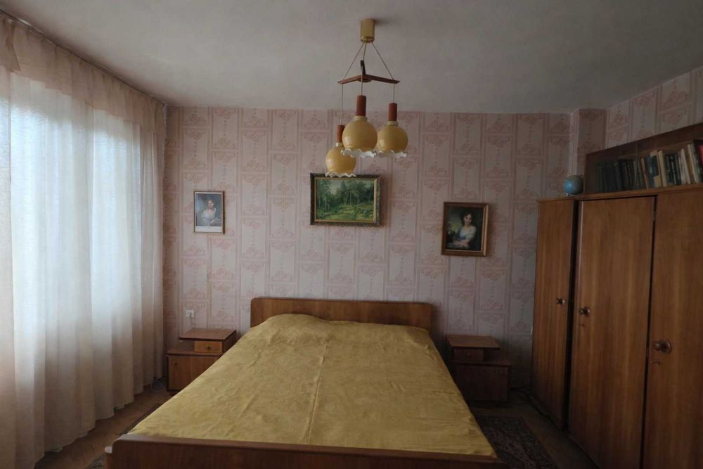 Масивен ретро гардероб