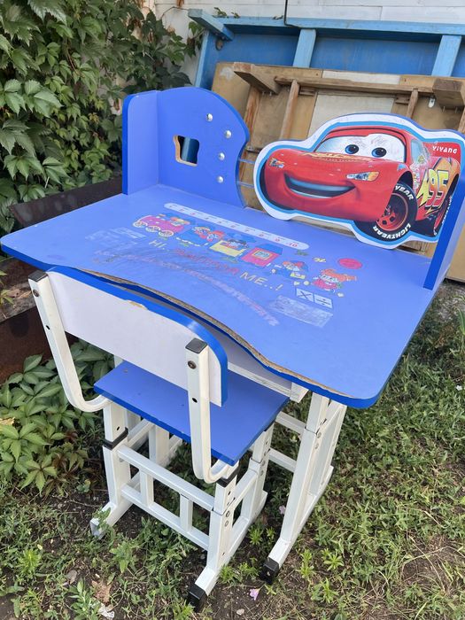 Продам детскую парту