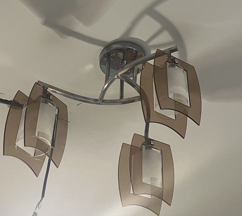 Люстра  б/у в рабочем состоянии