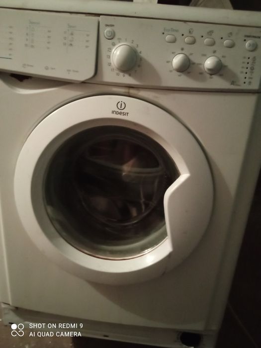 Продавам пералня Индезит за части