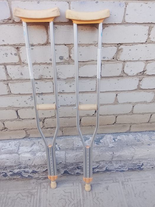Продам костыли недорого