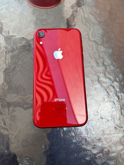 Продавам IPhone XR