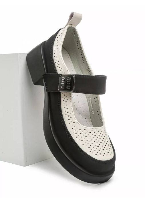 Продаются туфли на девочку фирма Miu Miu