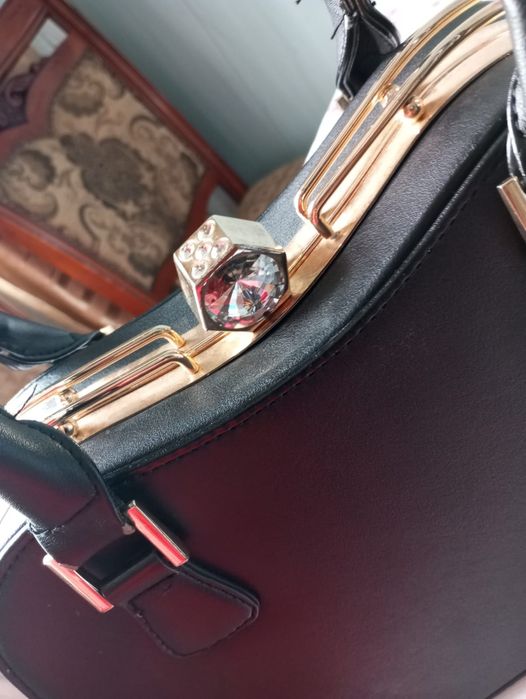 продам сумки дамские и телефон