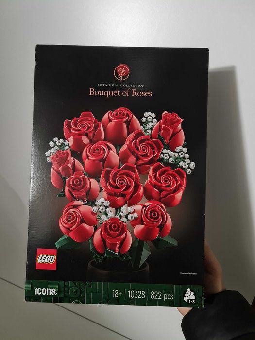 LEGO Icons Creator Expert - Buchet de trandafiri 10328, 822 piese NOU