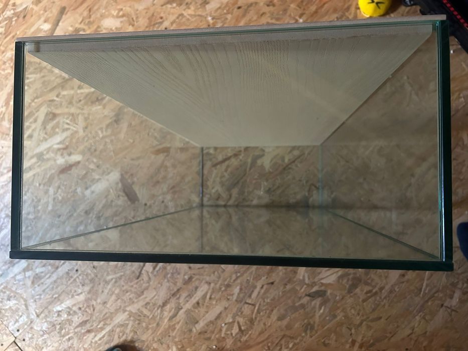 Acvariu cu capac 80 x40 x20 Bucuresti Sectorul 3 • OLX.ro