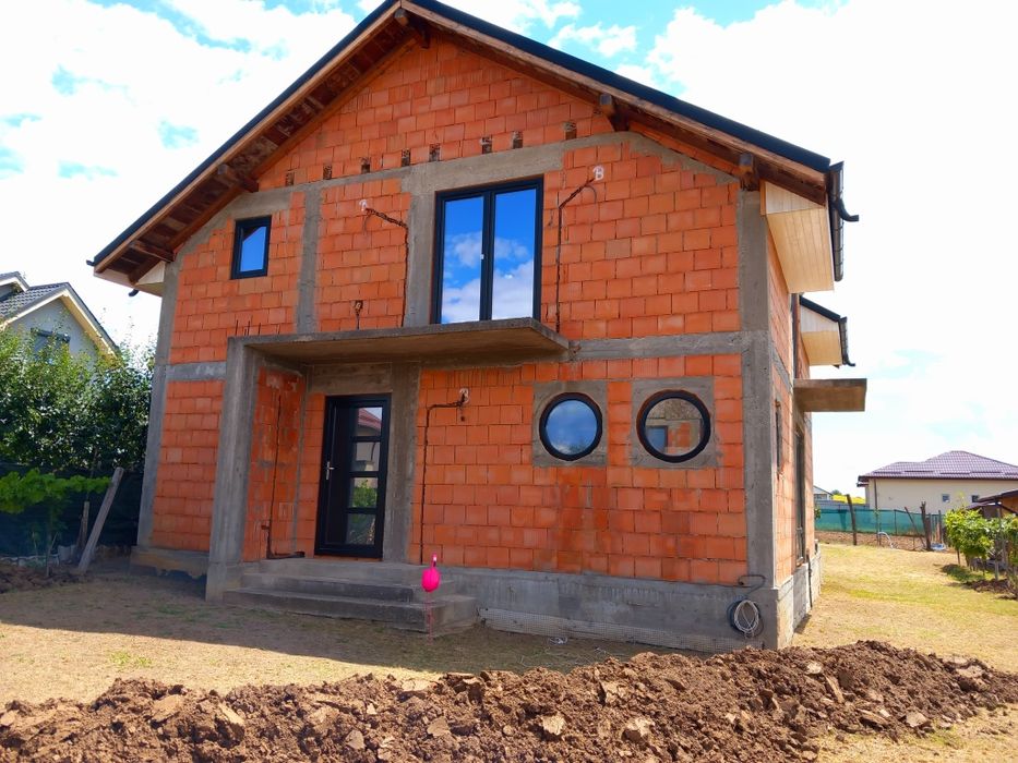 Casa Modernă de Vanzare, zona Simnicul de Sus