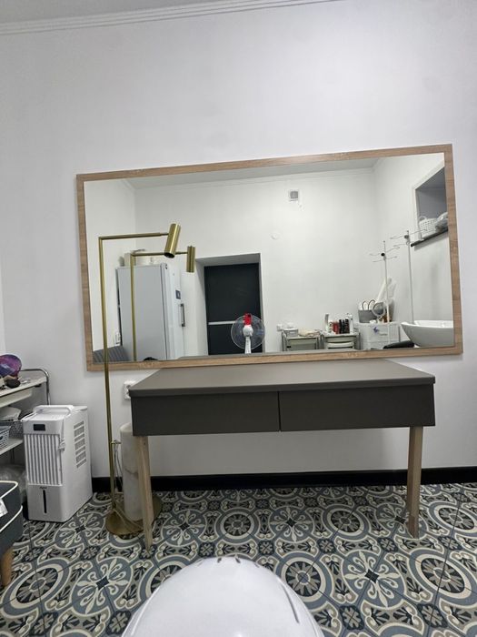 Комод,рабочий стол для салона красоты