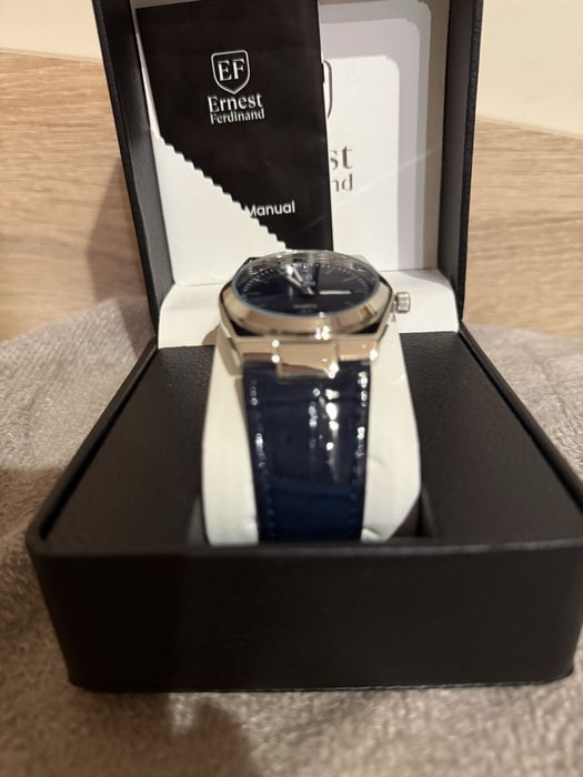 Часовник  Ernest Ferdinand ръчен