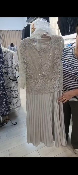 Платье нарядное, со стразами