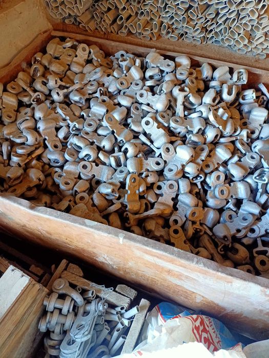 Продам изоляторы и линейно-подвесную арматуру