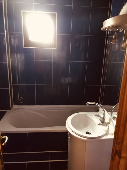 Apartament 4 camere, 2 balcoane, 2 băi , mobilat utilat.