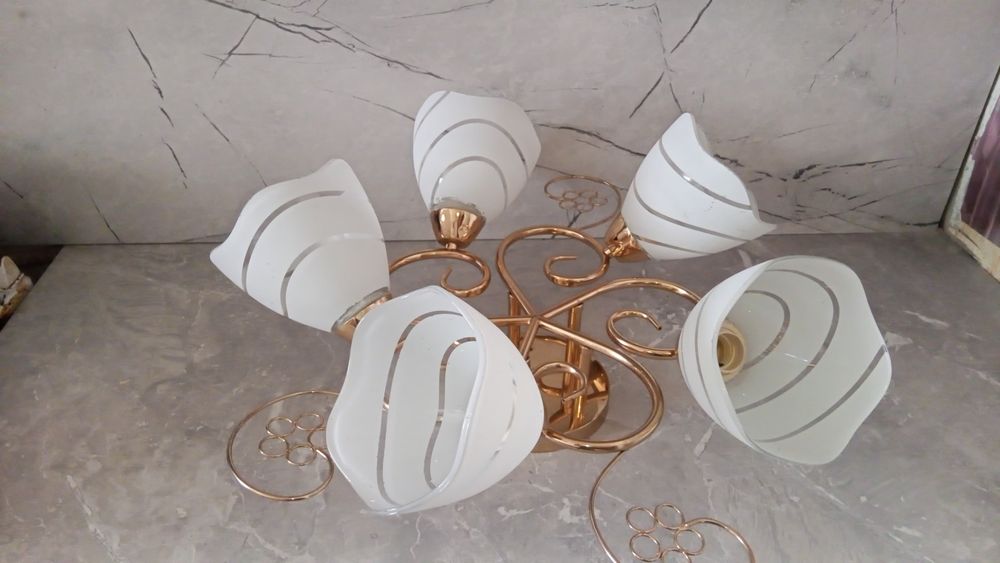 Продам люстры две штуки