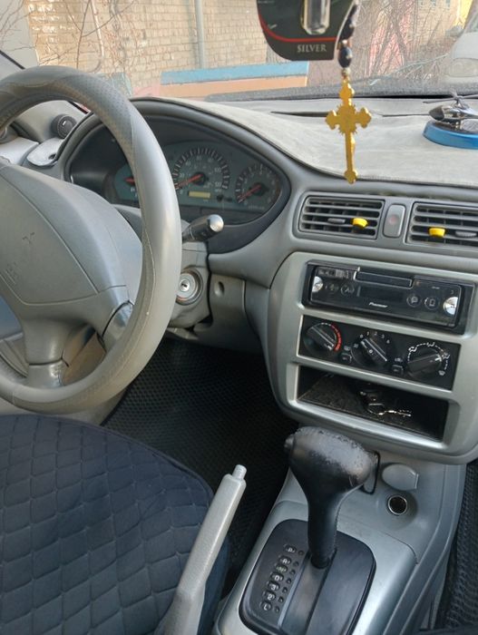 Машина ,Mitsubishi Галант 2001 года