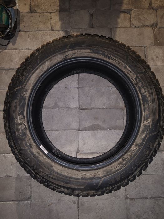 Зимние шины б/у GoodYear 235/60 R18