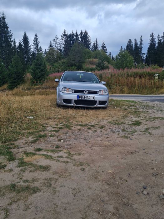 Продавам  Голф 4  арл    колата    не  се   продава   на части