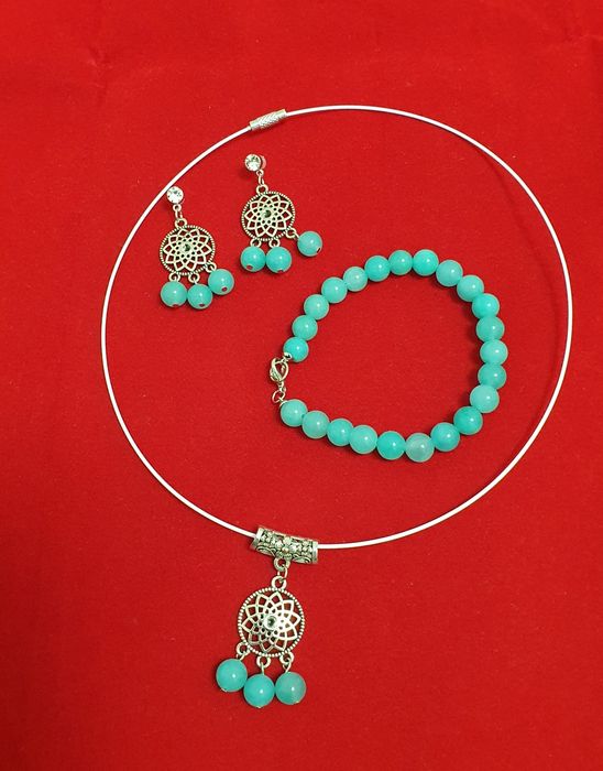 Чокер и ожерелье из голубого нефрита