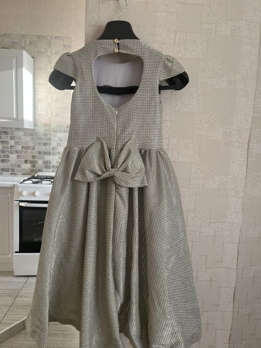 Платье девочек продам