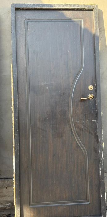 Двери межкомнатные б/у