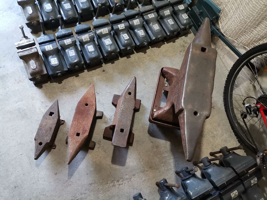 Малка средна голяма наковалня