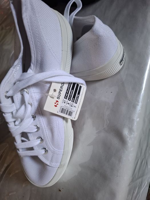 Adidași de vânzare teniși