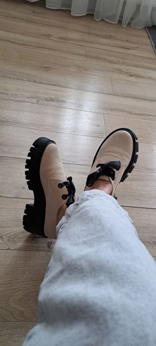 Pantofi din piele intoarsa