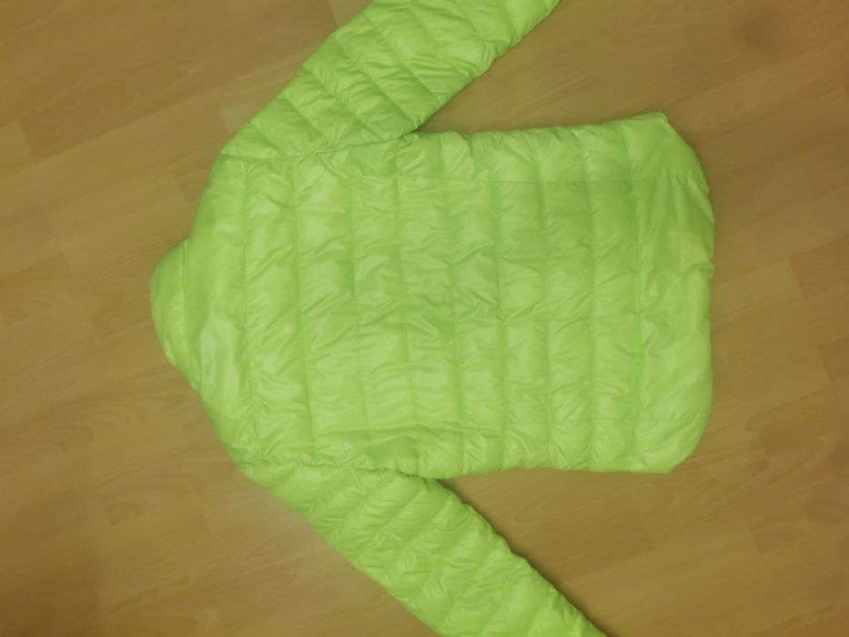 Продавам зелено електриково мъжко яке