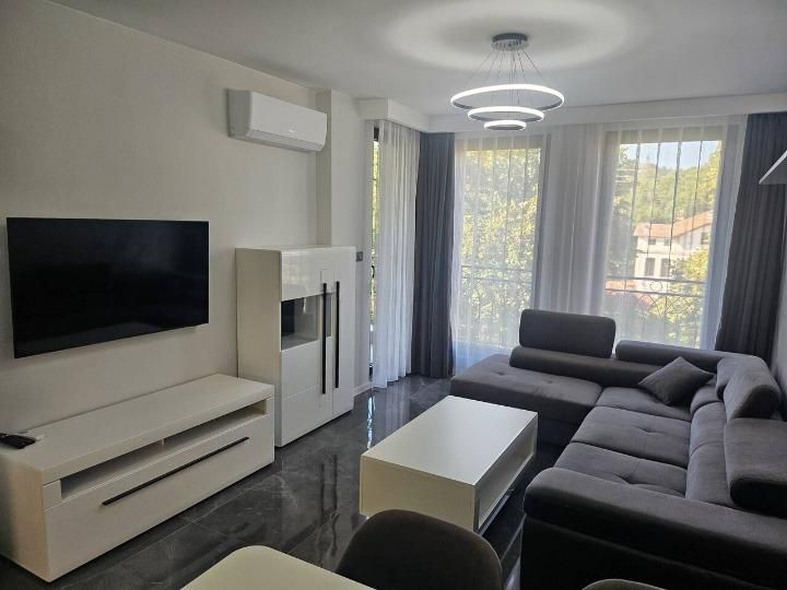 Дава се под наем Двустаен апартамент в Пловдив, Център - 76 кв.м за 700 € - Снимка #2