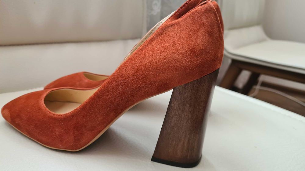 Елегантни обувки Adolfo Dominguez