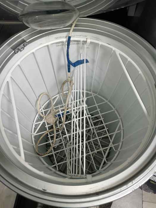 Холодилник ред бул состояние отличное рабочий нет некое царапины