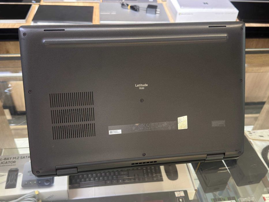 DELL carbon 7530 Core i5-1245U ram 16 ssd 512 сенсорный