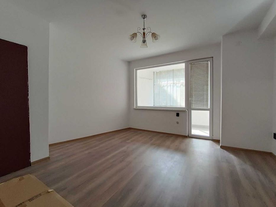 Тристаен апартамент с гараж в центъра на град Велико Търново