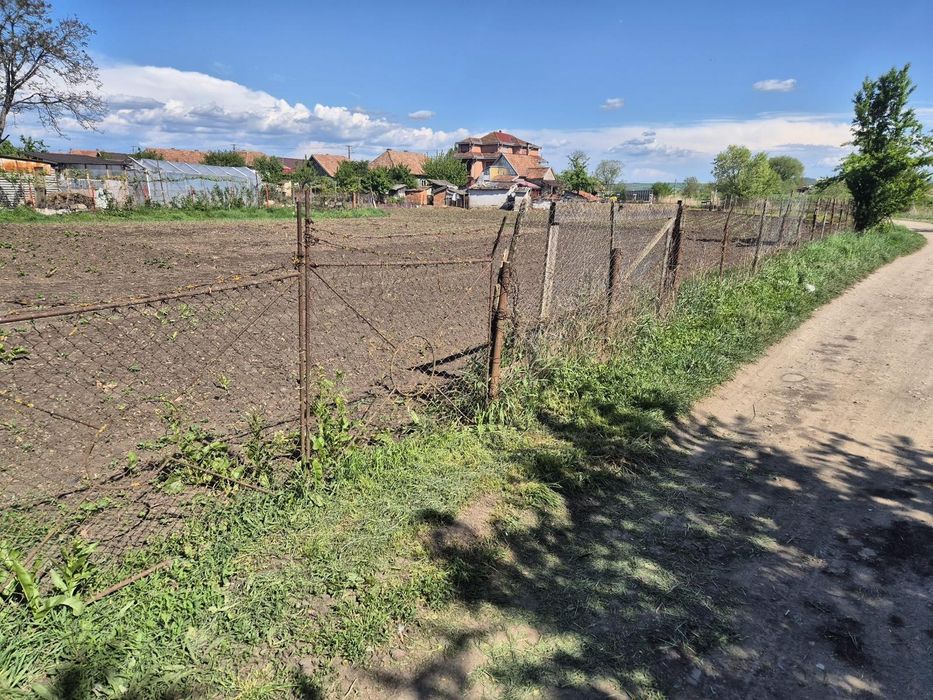 Teren intravilan Iernut / 2 parcele disponibile / front generos  / acces drum