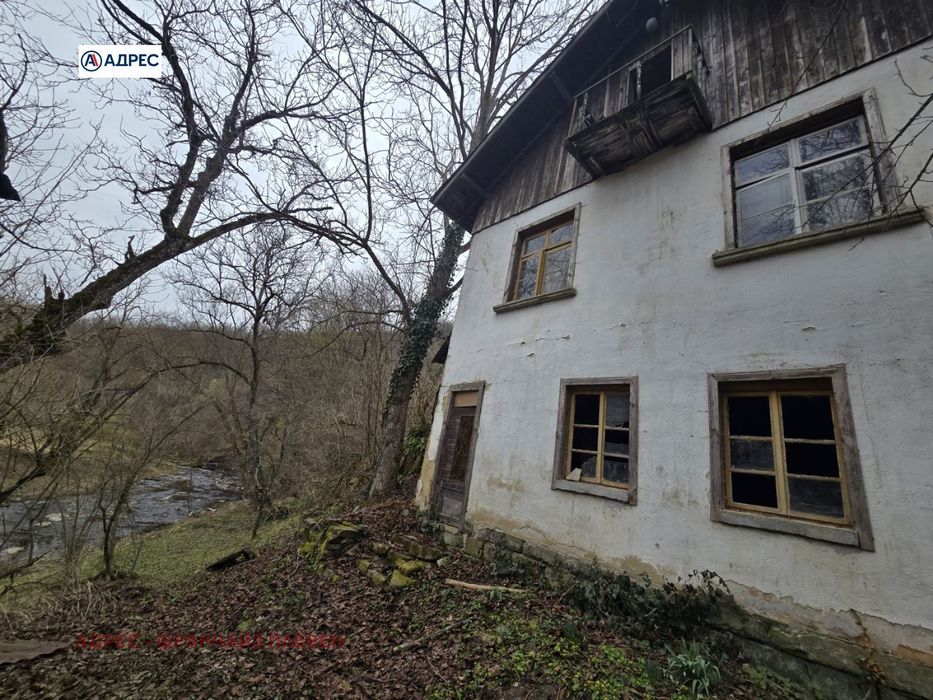 Къща в Ловеч, област-с.Бели Осъм площ 88 цена 50000