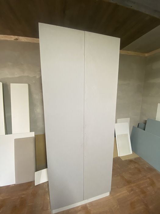 Продаю шкаф для одежды.