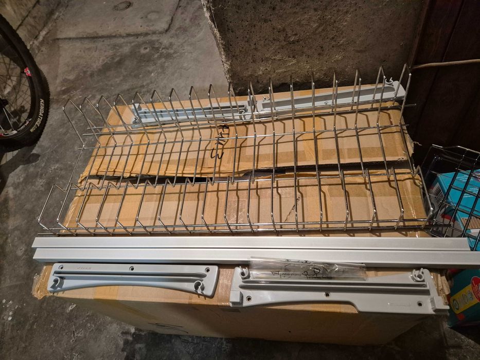 Сушилник за чинии за вграждане