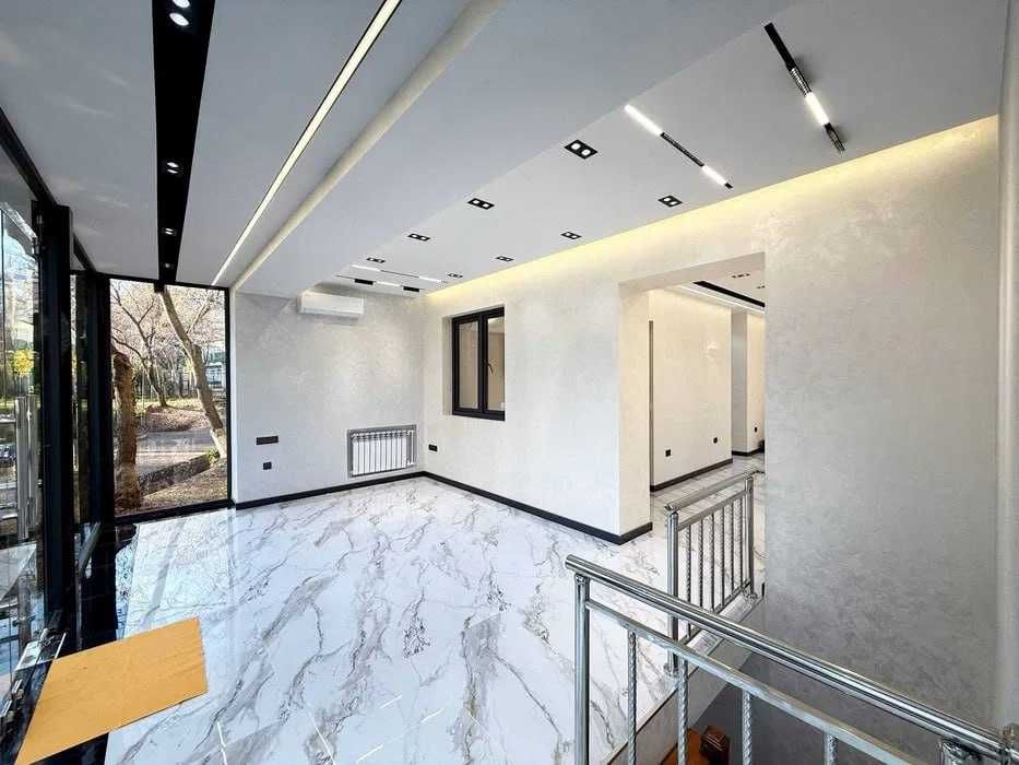 Продаётся / сдаётся в аренду нежилое помещение  Ц-1, Эко Парк  R333