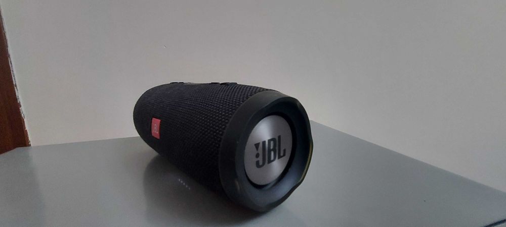 Продам Портативную колонку JBL CHARGE 3