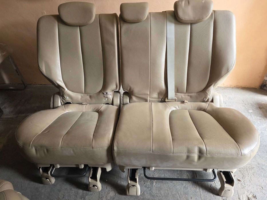 Комплект седалки за Kia Carens 2008