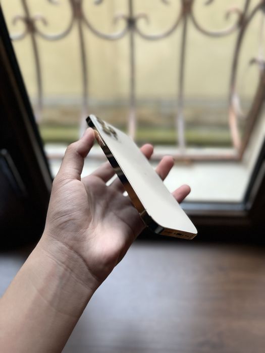 IPhone 12 pro ideal xolati qurt