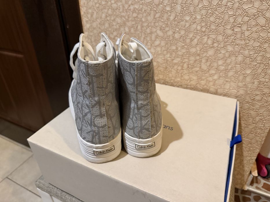 Calvin Klein обувки