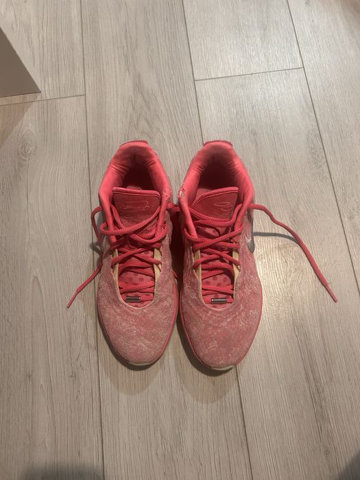 Баскетболни обувки с кутия и всичко играни 15-20пъти само в зала!