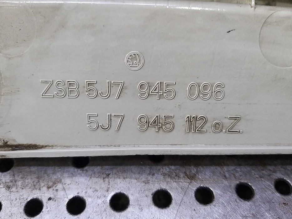 Stop tripla lampa dreapta skoda roomster 5j 5j7945096 5j7945112