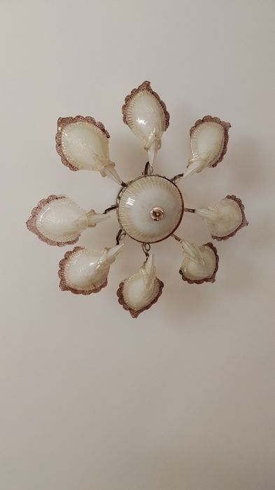 Продам  люстру 8 плафонов