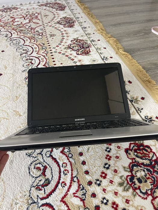 Срочно Ноутбук samsung rv510